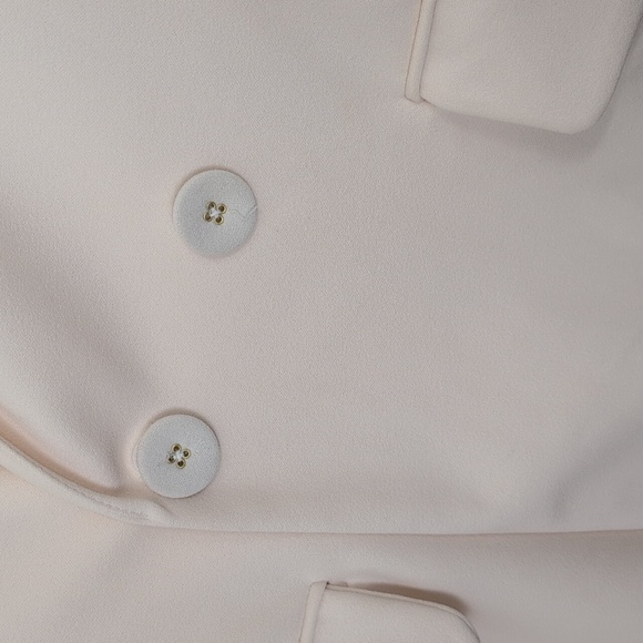 Women's Cream Sleeveless Blazer - Picture 5 of 6